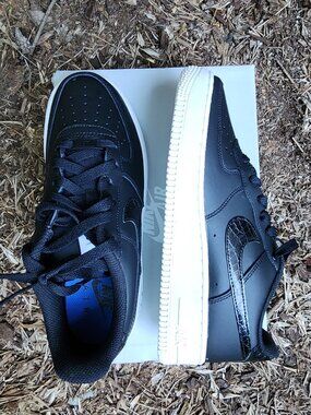*NIB* Nike Air Force 1's LV8 1 (GS) Youth 6, Womens 7.5 AF1's Black, White